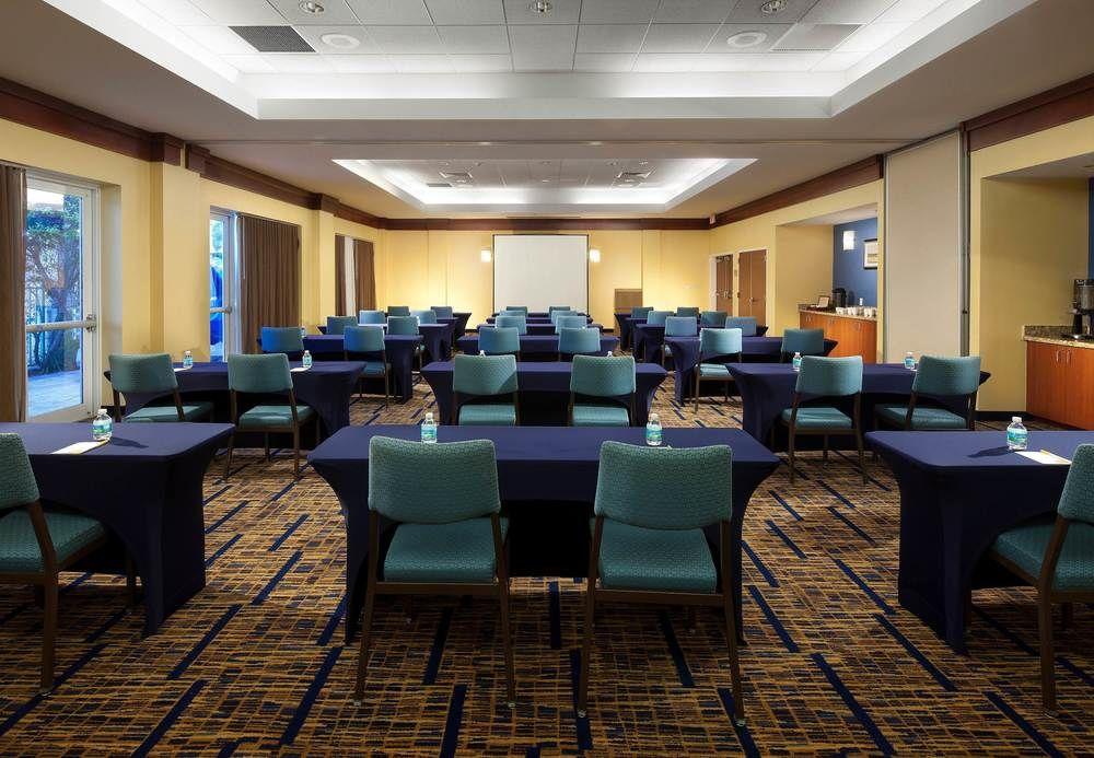 Courtyard By Marriott Fort Lauderdale Airport & Cruise Port Дейния Бийч Екстериор снимка