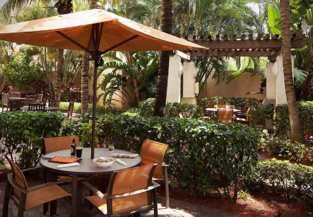Courtyard By Marriott Fort Lauderdale Airport & Cruise Port Дейния Бийч Екстериор снимка