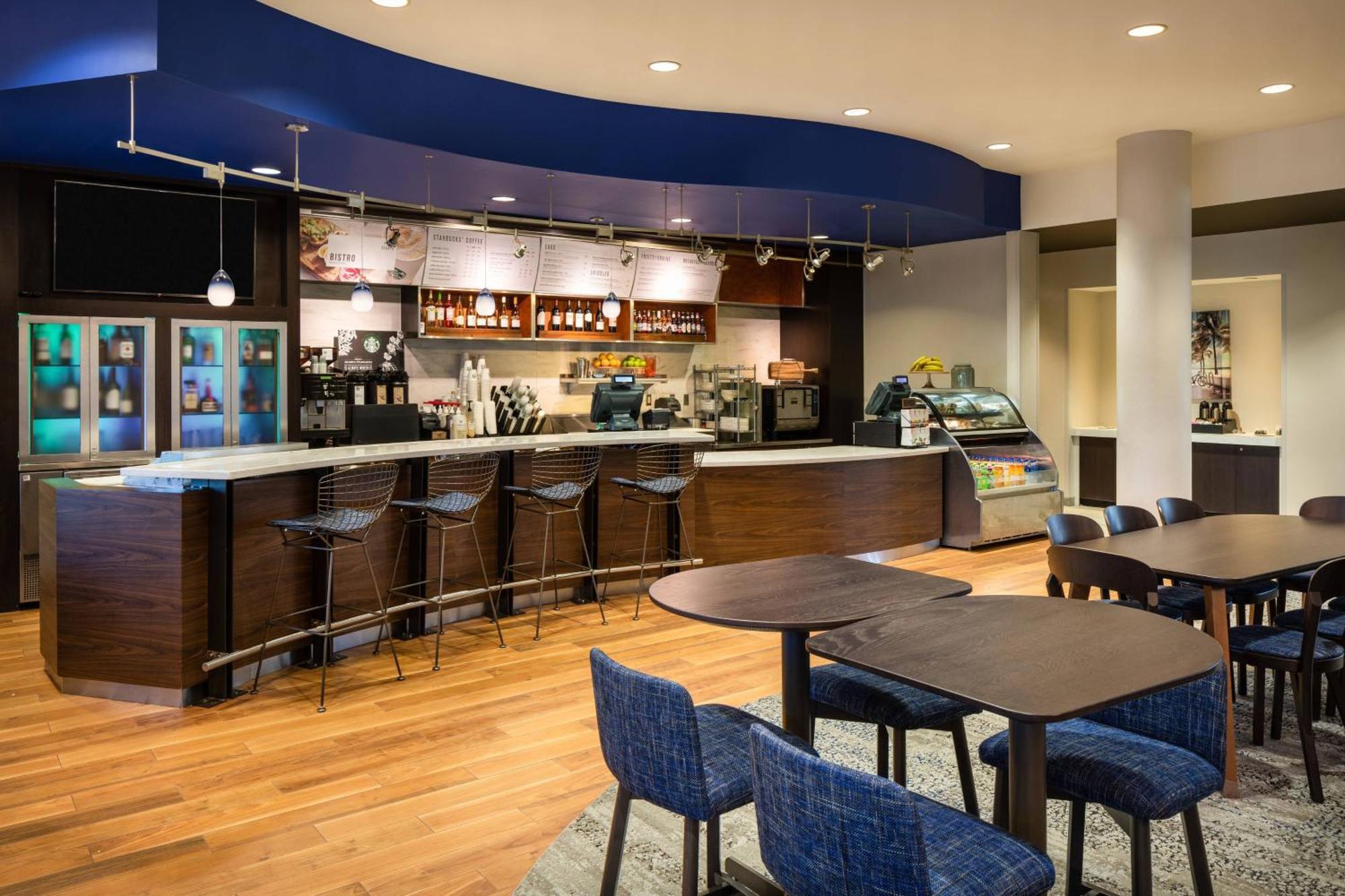 Courtyard By Marriott Fort Lauderdale Airport & Cruise Port Дейния Бийч Екстериор снимка
