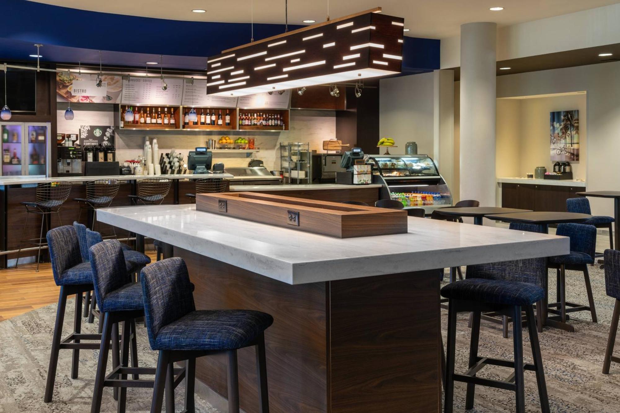 Courtyard By Marriott Fort Lauderdale Airport & Cruise Port Дейния Бийч Екстериор снимка