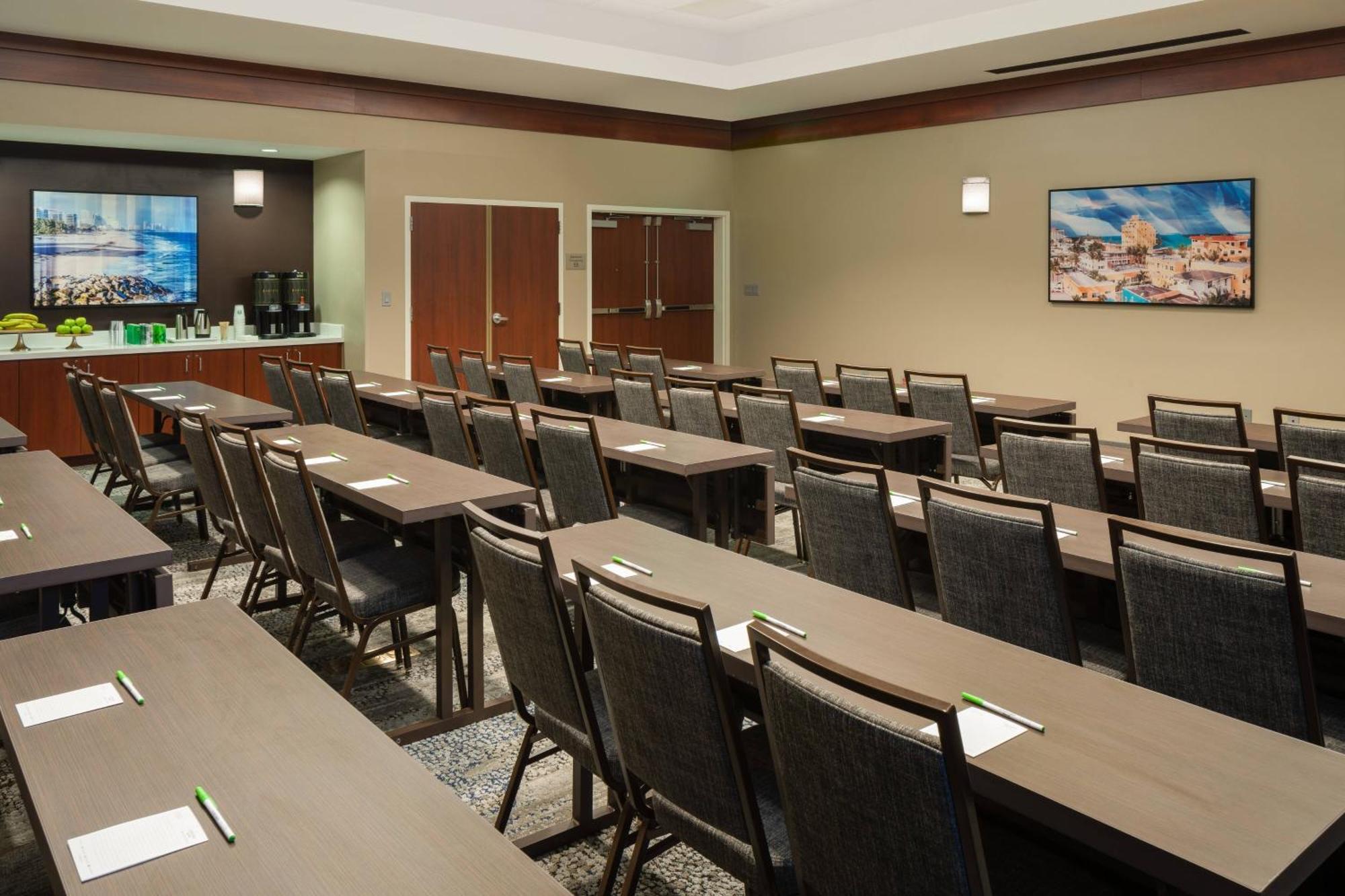 Courtyard By Marriott Fort Lauderdale Airport & Cruise Port Дейния Бийч Екстериор снимка