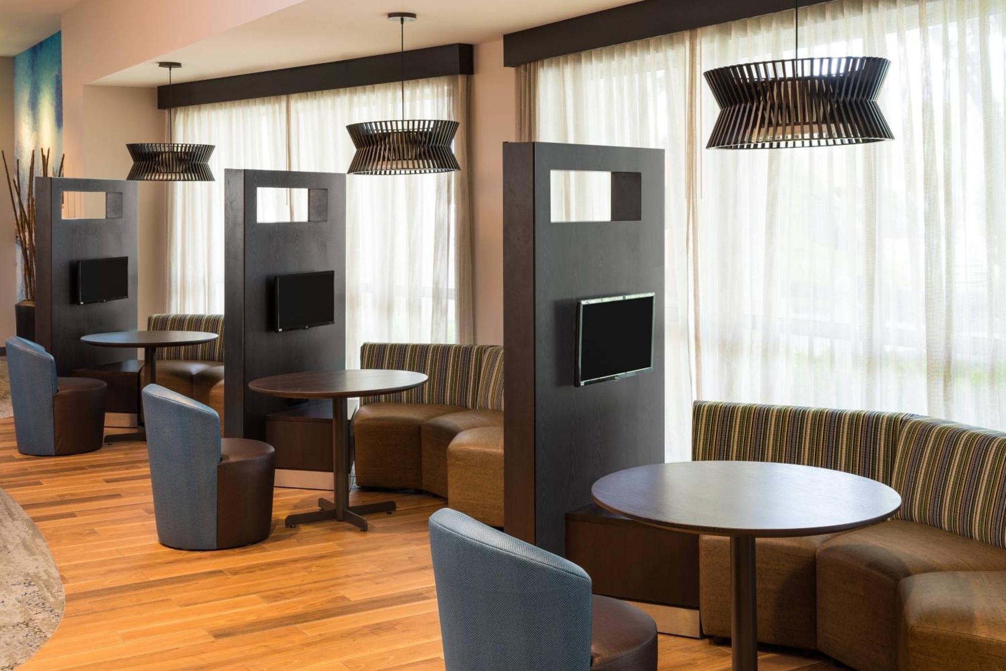 Courtyard By Marriott Fort Lauderdale Airport & Cruise Port Дейния Бийч Екстериор снимка