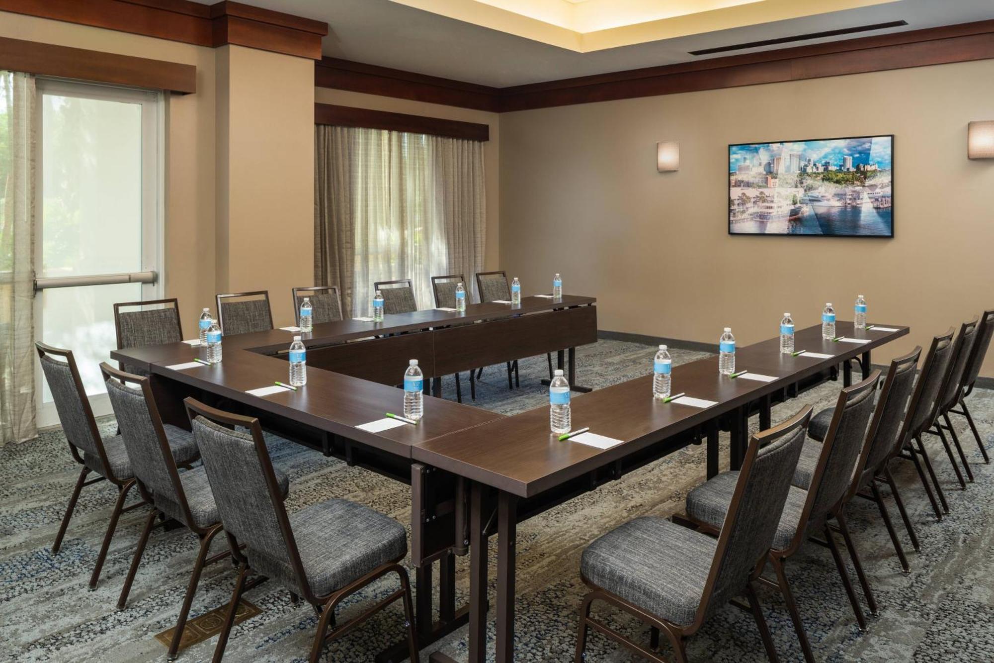 Courtyard By Marriott Fort Lauderdale Airport & Cruise Port Дейния Бийч Екстериор снимка