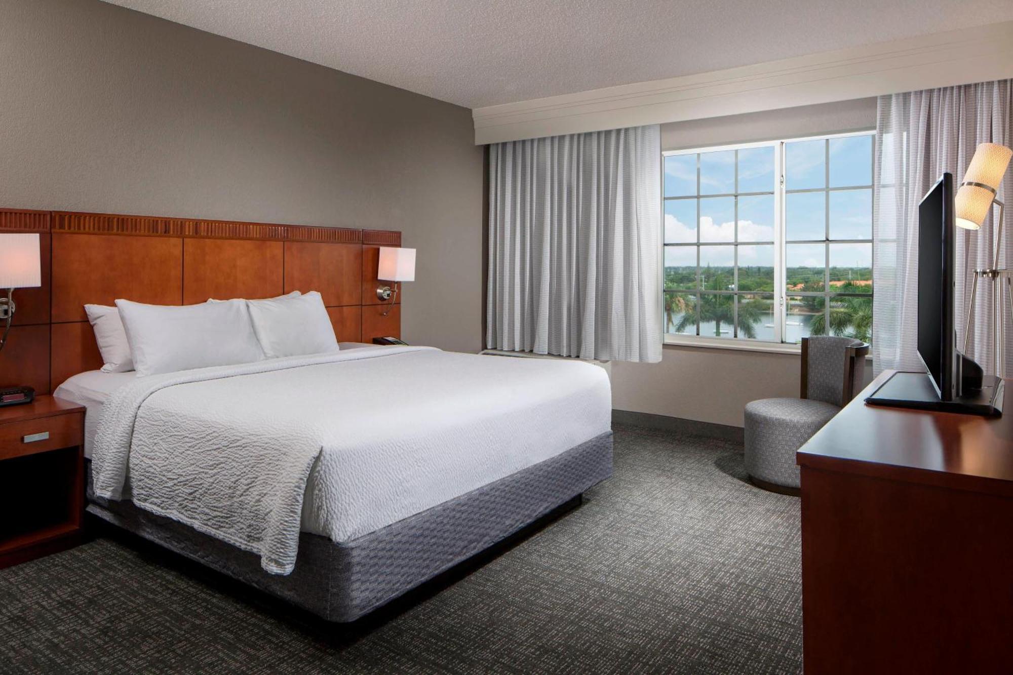Courtyard By Marriott Fort Lauderdale Airport & Cruise Port Дейния Бийч Екстериор снимка