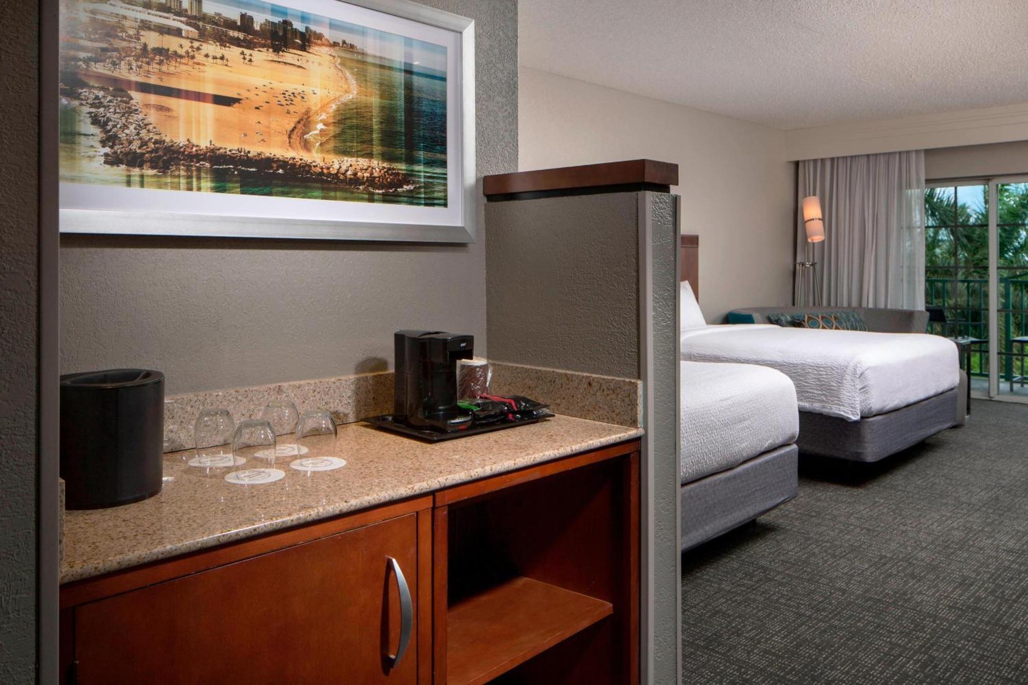 Courtyard By Marriott Fort Lauderdale Airport & Cruise Port Дейния Бийч Екстериор снимка
