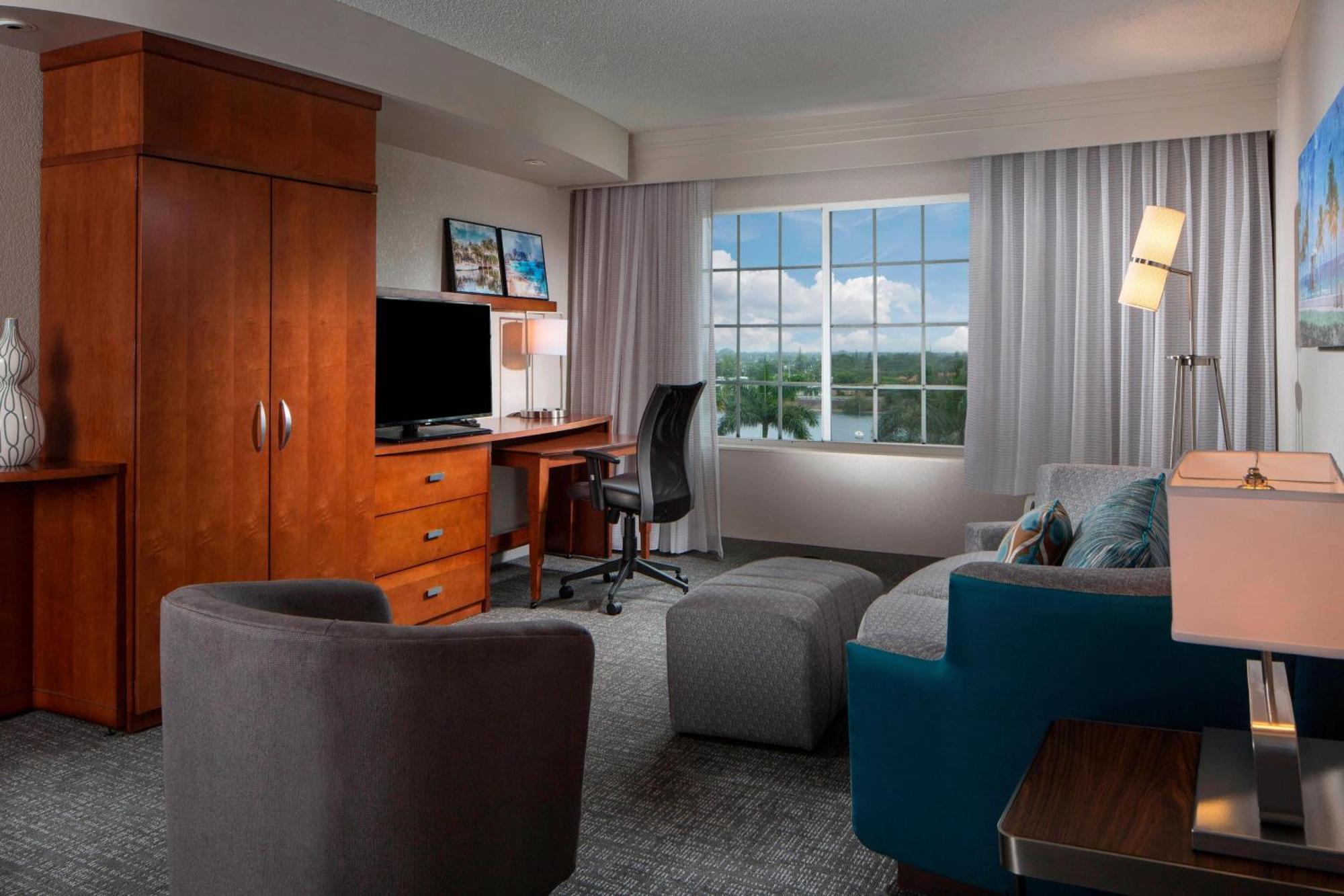 Courtyard By Marriott Fort Lauderdale Airport & Cruise Port Дейния Бийч Екстериор снимка