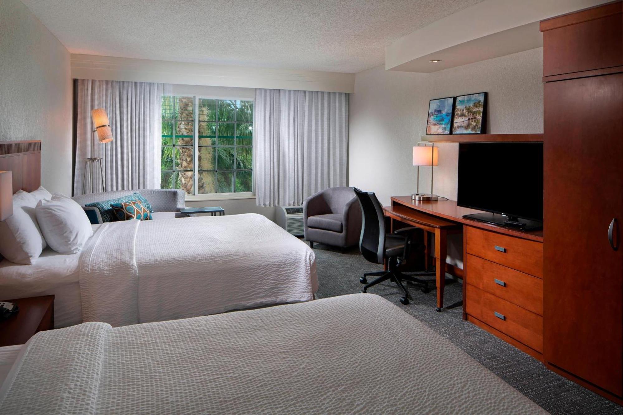 Courtyard By Marriott Fort Lauderdale Airport & Cruise Port Дейния Бийч Екстериор снимка