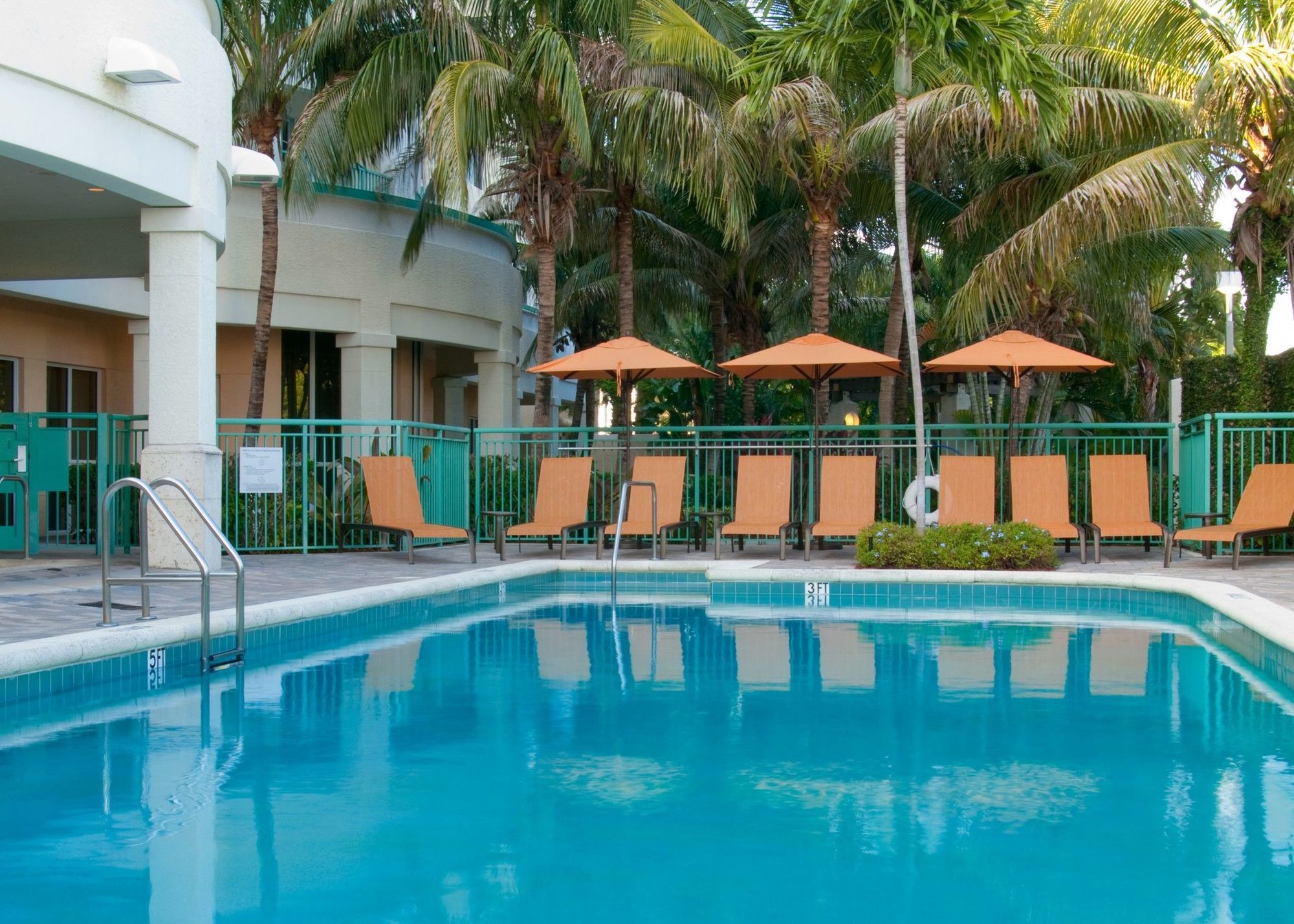 Courtyard By Marriott Fort Lauderdale Airport & Cruise Port Дейния Бийч Съоръжения снимка