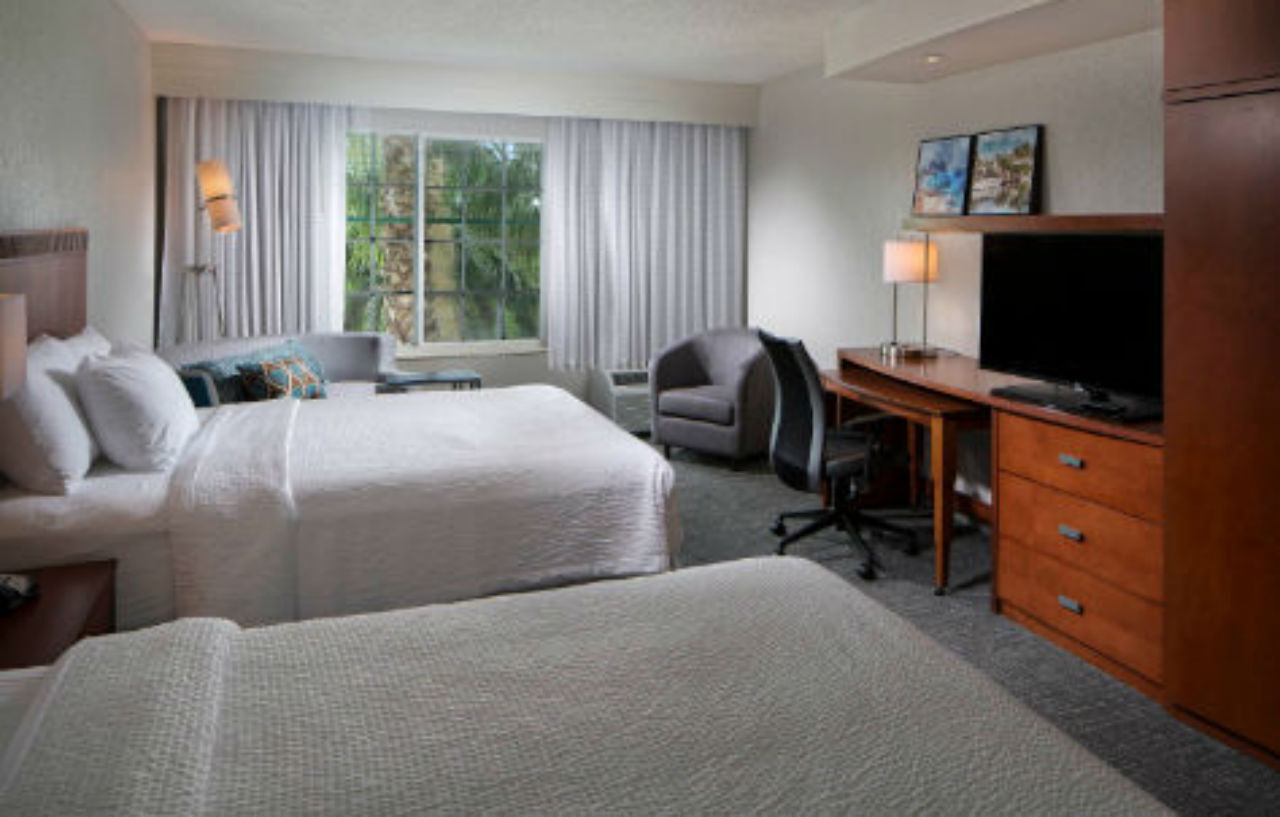 Courtyard By Marriott Fort Lauderdale Airport & Cruise Port Дейния Бийч Екстериор снимка